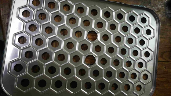 Παραγωγοί προμηθεύουν πλακέτες τρυπαντικού σιδήρου γαλβανισμένα έξιγωνικά πλέγματα τρυπαντικών