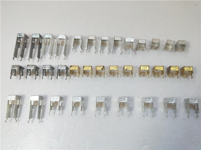 Κάμπτοντας συνδετήρας 0.2mm διεπαφών τηλεχειρισμού τεσσάρων κοιλοτήτων φύλλων κύβων μετάλλων πάχος 0